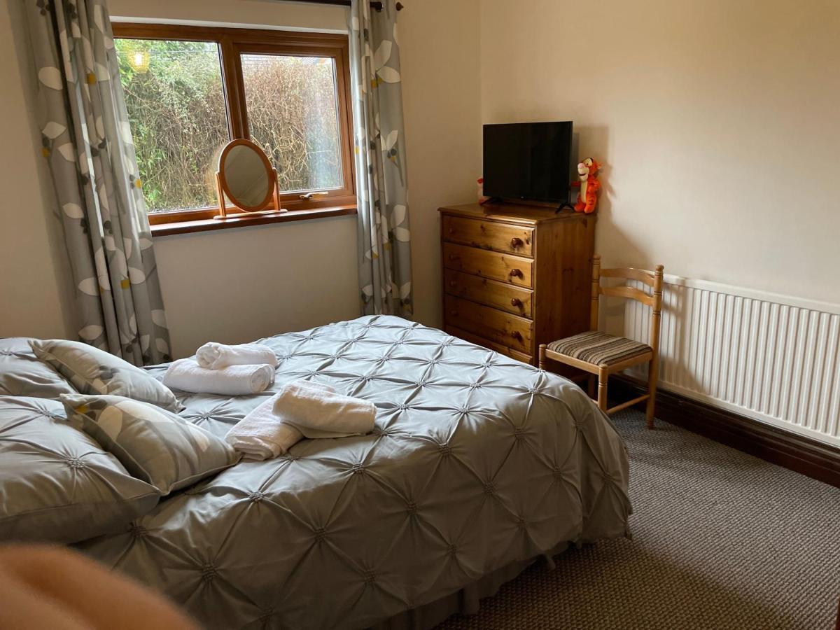 Dyffryn Taf - Spacious 3 Bedroom Bungalow Close To Amenities 세인트 클리어스 외부 사진